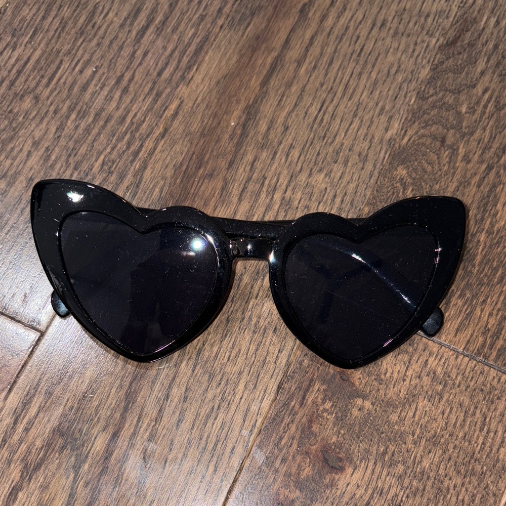 Heart-Shaped Black Sunglasses